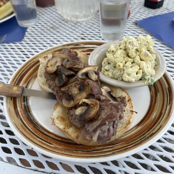 Kelly's Dockside Cafe - Steak burger - Seafood Near Me - Ithaca, New York