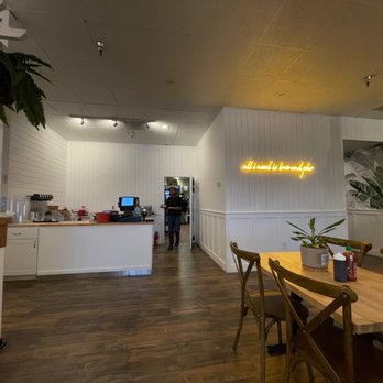 Pho&Mi - Cute, clean restaurant. - Vietnamese Near Me - Puyallup, Washington