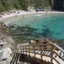 Playa das Salseiras - Caión - Hay que escalar las rocas o nadar hasta las escaleras para poder salir de la playa
