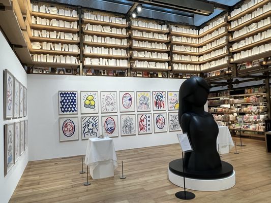 GINZA TSUTAYA BOOKS by null