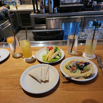 True Food Kitchen - Hummus with a side of Pita and Vegetables - New American Near Me - Boca Raton, Florida