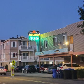 1. Dolphin Inn