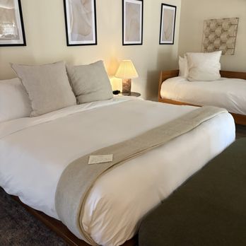 Terra - King bed and daybed - Hotels Near Me - Palm Springs, California Terra - King bed and daybed - Hotels Near Me - Palm Springs, California