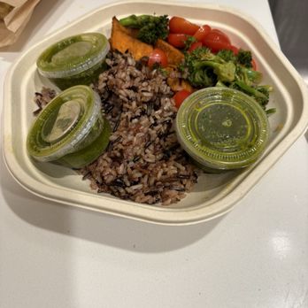 sweetgreen - Healthy Salads, Wraps, and Bowls - Salad Near Me - Studio City, California