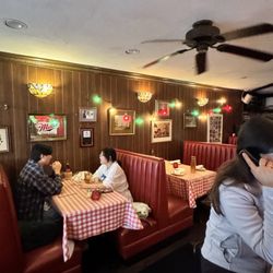 Tony & Elaine’s - Interior