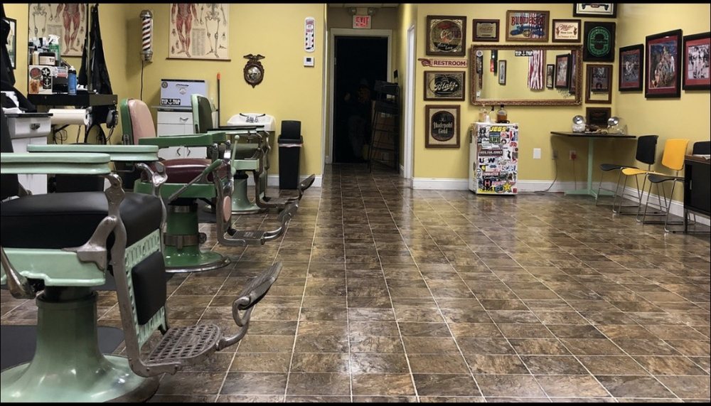 BREAKROOM BARBERS Updated August 2024 11 Reviews 11067 Clay Dr