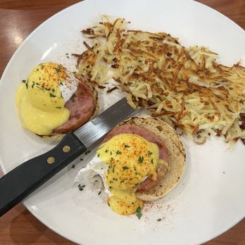 Broken Yolk Cafe - Classic Eggs Benedict - Breakfast & Brunch Near Me - La Quinta, California