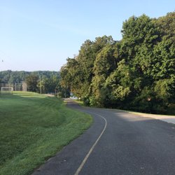 WE Skelton 4-H Educational Conference Center - Road down to the lake