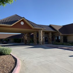 The Suites Rio Vista by Eduro Healthcare - Driveway and front door