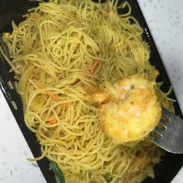 Singapore noodles ? with shrimp and chicken Singapore noodles ? with shrimp and chicken