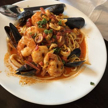 Draper's Steak & Seafood - Seafood Cioppino - Salad Near Me - Fairfax, Virginia