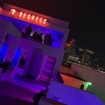 77 Degrees Rooftop - Nice city views - Lounges Near Me - Houston, Texas