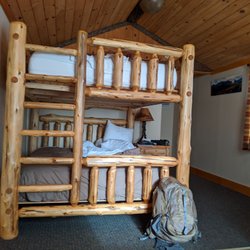 Cobble Mountain Lodge - Adirondack Queen bunk beds