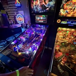 Level 256 Classic Arcade Bar - My favorite stranger things pinball