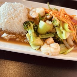 Wok stir fry with shrimp