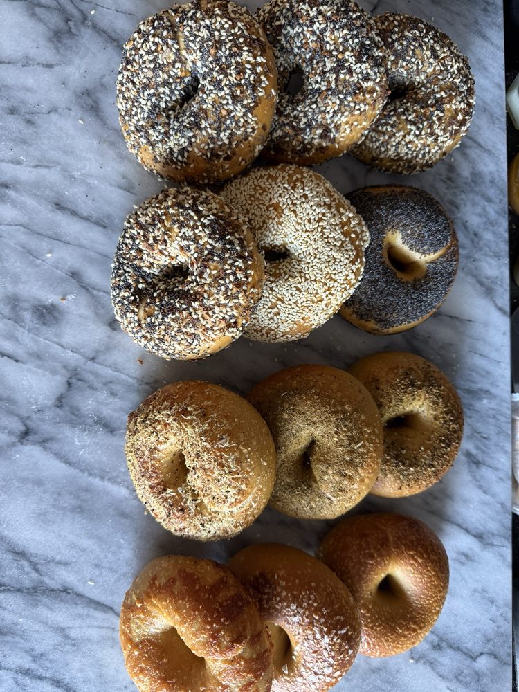 Blue House Bagels Logo