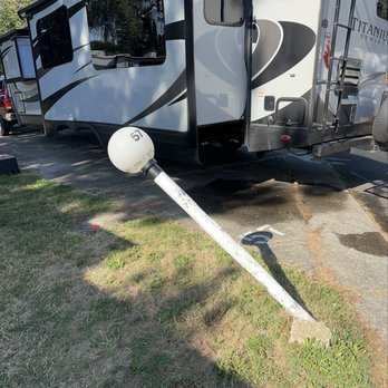 Portland Fairview RV Park - Dilapidated ugly sites that have been totally neglected! - RV Parks Near Me - Fairview, Oregon