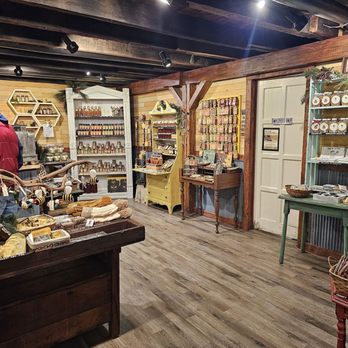 Messner Bee Farm - the inside of the store - Honey Near Me - Raytown, Missouri Messner Bee Farm - the inside of the store - Honey Near Me - Raytown, Missouri