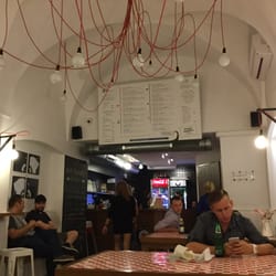 Moaburger - Hinterer Bereich und Theke.