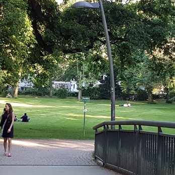 Solmspark - Rödelheim-Solmspark: Liegewiese und guter Handy-Empfang - Parks Near Me - Frankfurt, HE