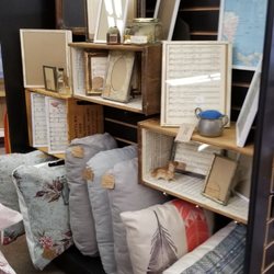 ArtisansPNW -Artisans Mercantile - House hold décor, pillows, photo frames and small tables