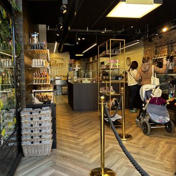 Pierre Chocolaterie - Inside - Gift Shops Near Me - Hillegom, ZH Pierre Chocolaterie - Inside - Gift Shops Near Me - Hillegom, ZH