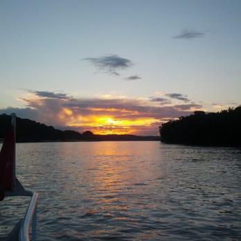 American Lady Cruises - Dubuque Sunset - Boat Tours Near Me - Dubuque, Iowa American Lady Cruises - Dubuque Sunset - Boat Tours Near Me - Dubuque, Iowa