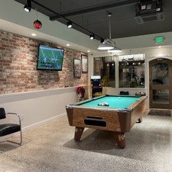 Winslow Barber - Pool table, TV, and PacMan