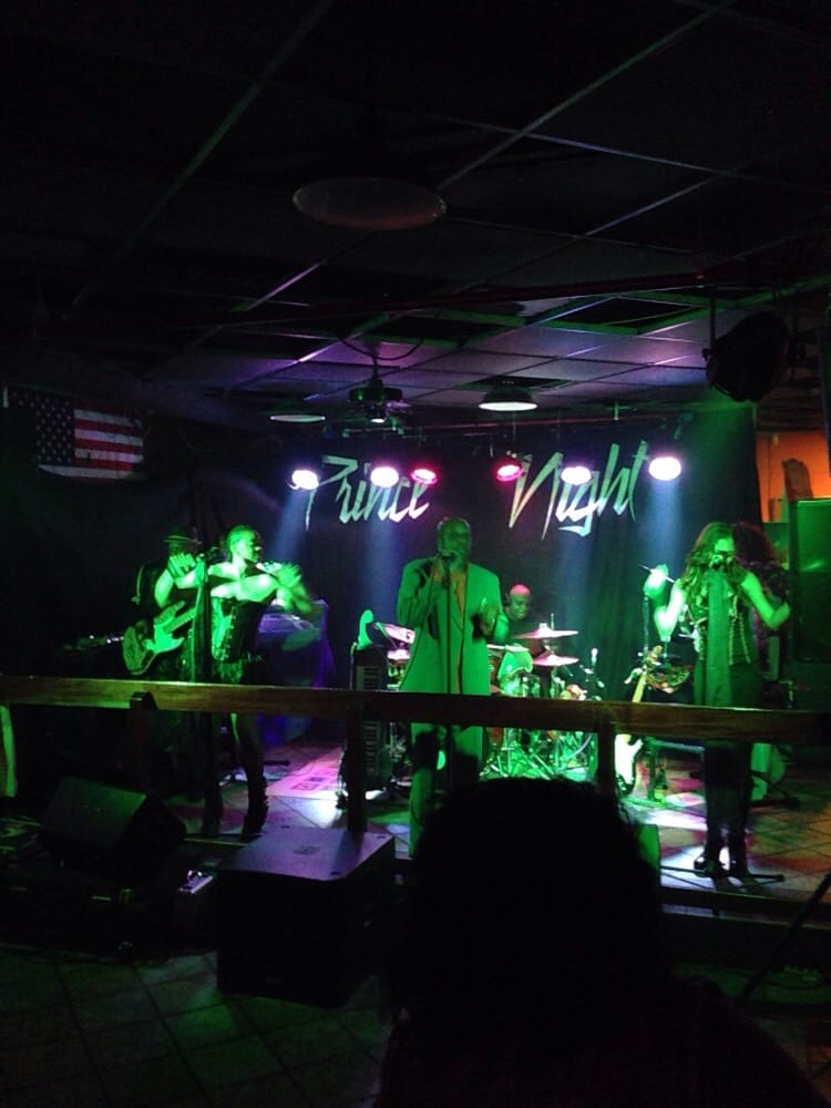 BOOMERANG’S BAR & GRILL Updated August 2024 30 Reviews 1309 E