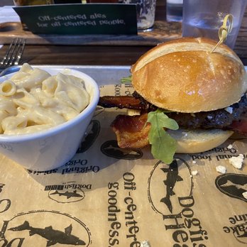 Dogfish Head Brewings & Eats - Burger with macaroni and cheese - American Near Me - Rehoboth Beach, Delaware
