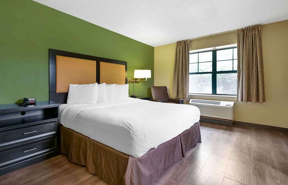 EXTENDED STAY AMERICA CHICAGO LANSING Updated August 2024 71 Photos & 15 Reviews 2520