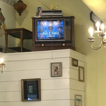 MeeMa’s - Watching a little Brady Brunch waiting for my order. - Breakfast & Brunch Near Me - Long Beach, California MeeMa’s - Watching a little Brady Brunch waiting for my order. - Breakfast & Brunch Near Me - Long Beach, California