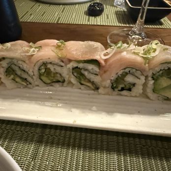 Zoto - Yellowtail roll - good but small - Sushi Bars Near Me - Sarasota, Florida