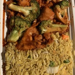 Hong Kong Restaurant - Chicken and broccoli combo platter