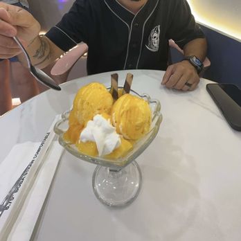 Mango Mango Dessert - Mango Sundae - Desserts Near Me - Aiea, Hawaii