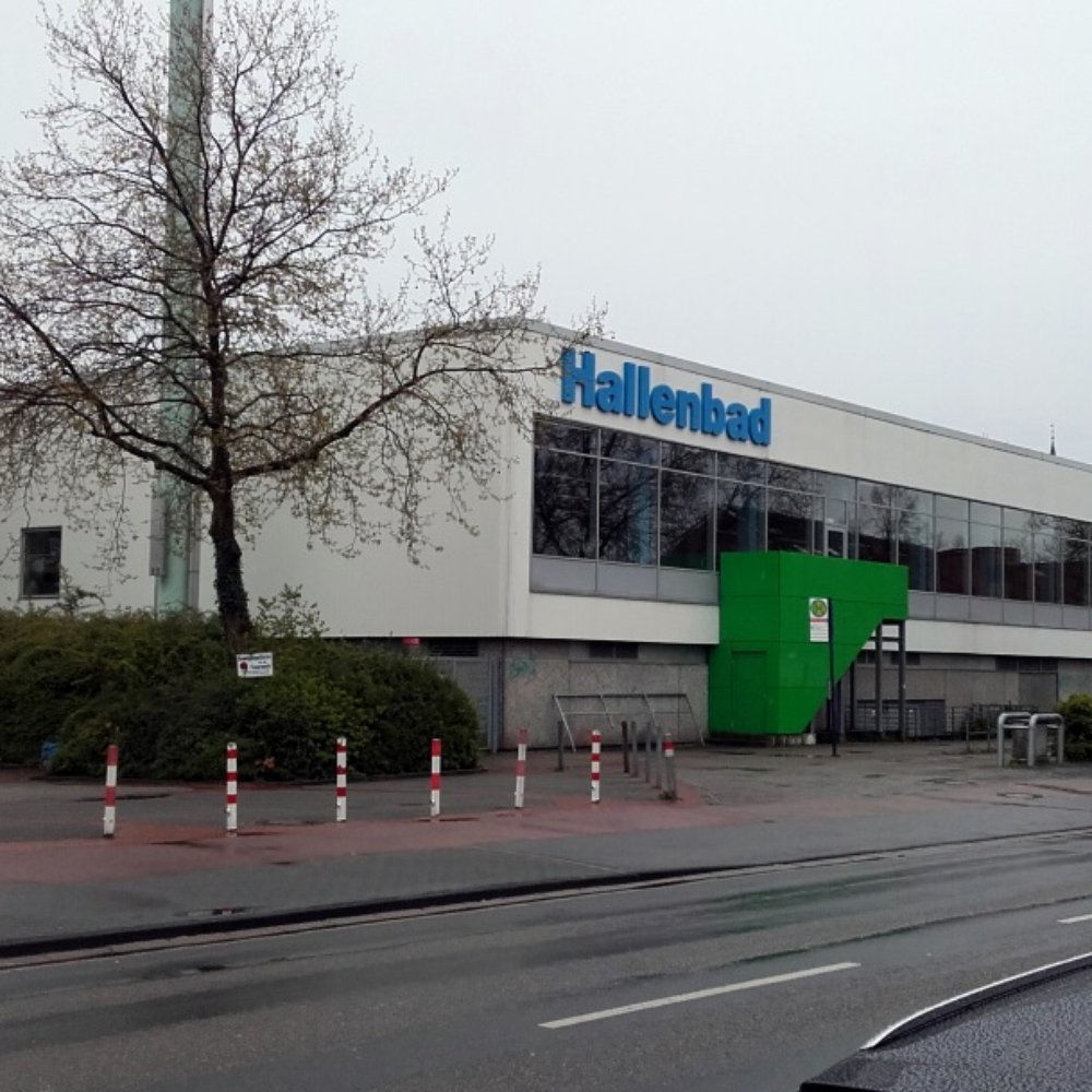 Hallenbad Hiltrup - as seen from the road - Swimming Pools Near Me - Münster, NW