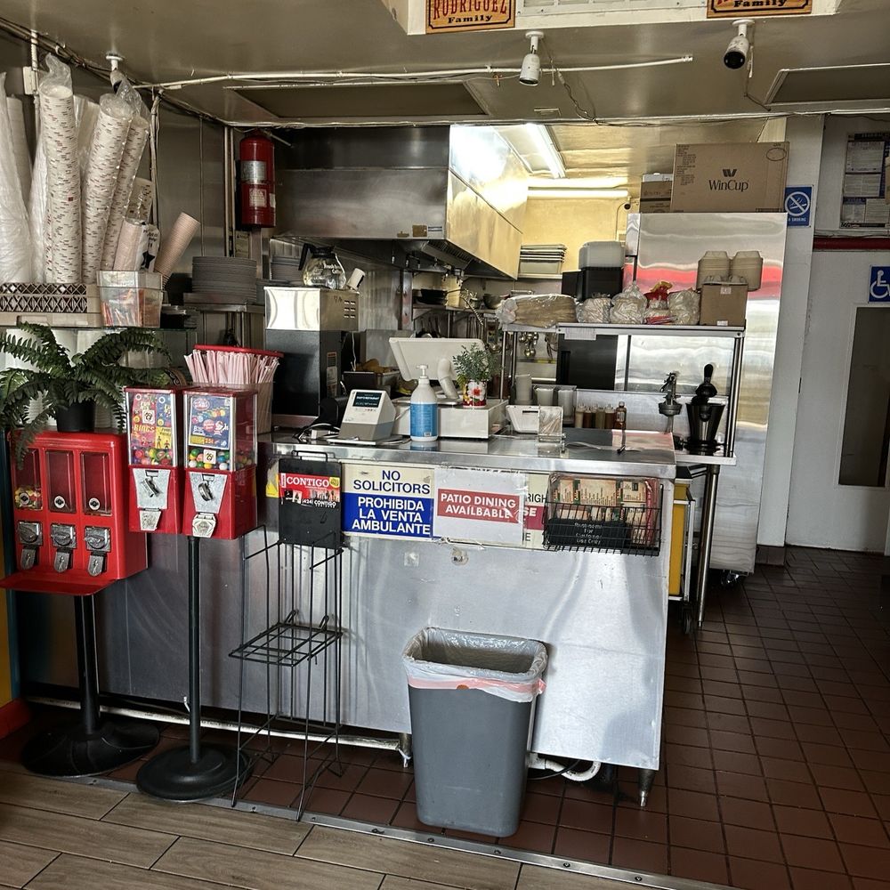 Daisy's Restaurant - Mexican Near Me - Los Angeles, California