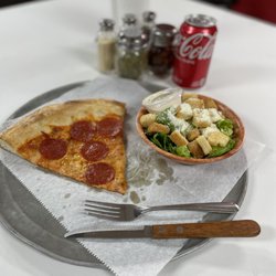Daisy’s Pizza