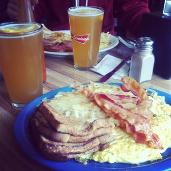 Peanuts Deluxe Cafe - Diners Near Me - San Jose, California