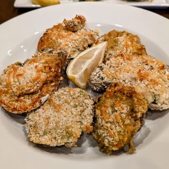 Pearlz - Very cold broiled (?) oysters, with mainly bread crumbs and cheese. - Seafood Near Me - Charleston, South Carolina Pearlz - Very cold broiled (?) oysters, with mainly bread crumbs and cheese. - Seafood Near Me - Charleston, South Carolina