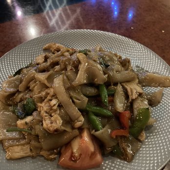 Thai Tanium Restaurant - Drunken noodle - Thai Near Me - Gaithersburg, Maryland