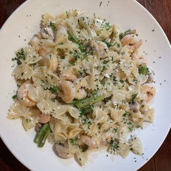 Bahama Breeze - Shrimp mushrooms and asparagus in a bed of ribbon pasta with Parmesan Cream Sauce - Bars Near Me - Tukwila, Washington