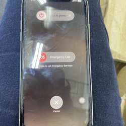 Wireless Toyz - Jones/Desert Inn - My screen had literally been stuck like this since he "fixed it"