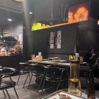 Yuejuer BBQ - 环境 - Barbeque Near Me - Rowland Heights, California