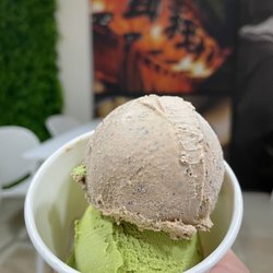 ao gelato - Black Tea and Matcha