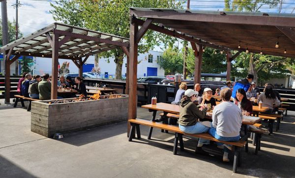 OUTSIDER BBQ & BEER GARDEN by null