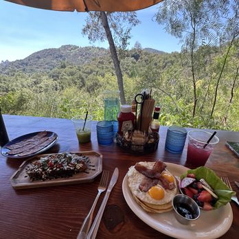 Cafe on 27 - The Tuscany toast with a side of turkey bacon, and the mommy's combo - Breakfast & Brunch Near Me - Topanga, California Cafe on 27 - The Tuscany toast with a side of turkey bacon, and the mommy's combo - Breakfast & Brunch Near Me - Topanga, California