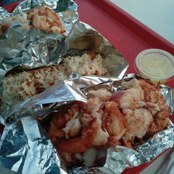 Red's Eats - Best lobster roll I've ever had ! - Seafood Near Me - Wiscasset, Maine