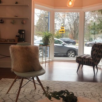 Brow Esthetics Microblading - Cute lobby / waiting area! - Permanent Makeup Near Me - Cincinnati, Ohio