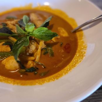 Thai Wisdom Lounge Edmonds - Red chicken coconut curry. - Thai Near Me - Edmonds, Washington